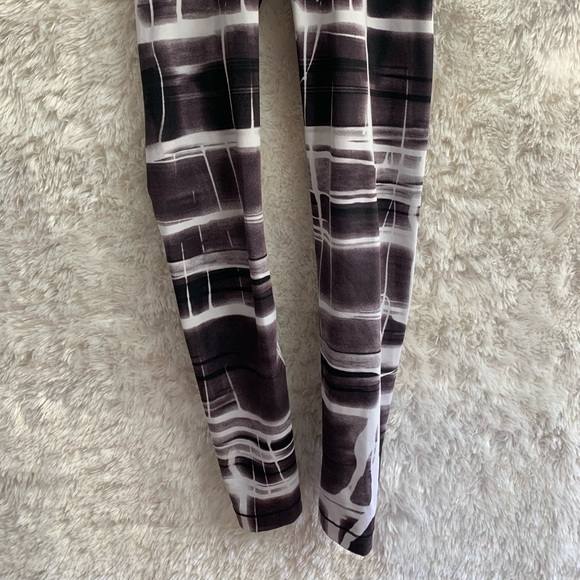 Ladies Size XS Nike Pro Full Length Leggings. - Picture 2 of 5